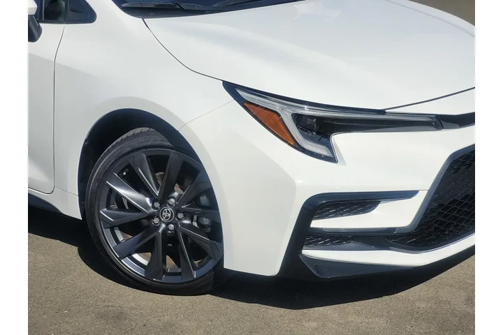 $27868 : Toyota Corolla Hybrid 2024 S image 3
