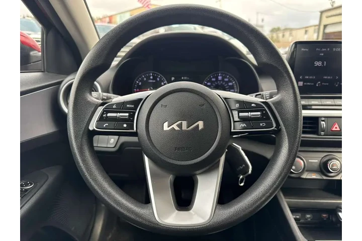 2024 Forte LX image 9