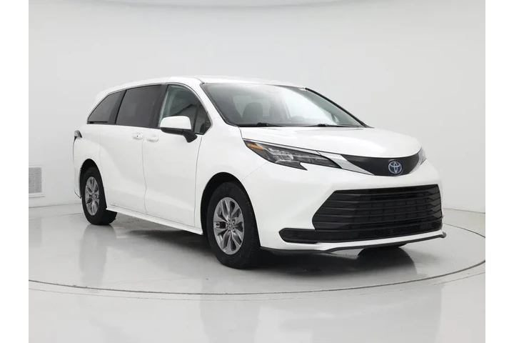 $36998 : Toyota Sienna 2024 LE 8-Pass image 1