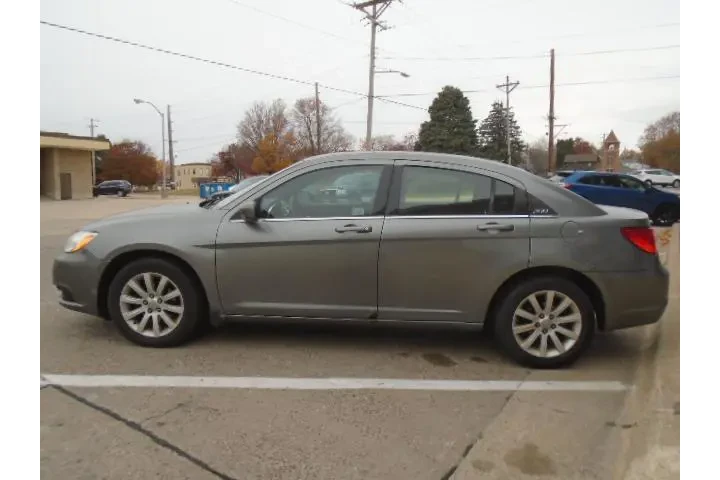 Chrysler 200 2013 Touring 4d image 2