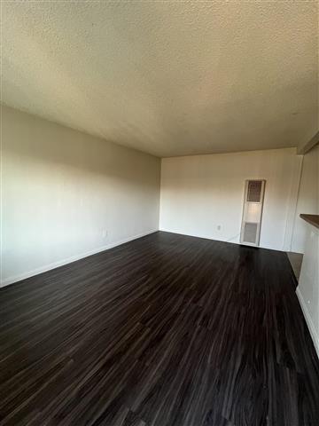 $2050 : Single1 bed, 2 bed Whittier image 5