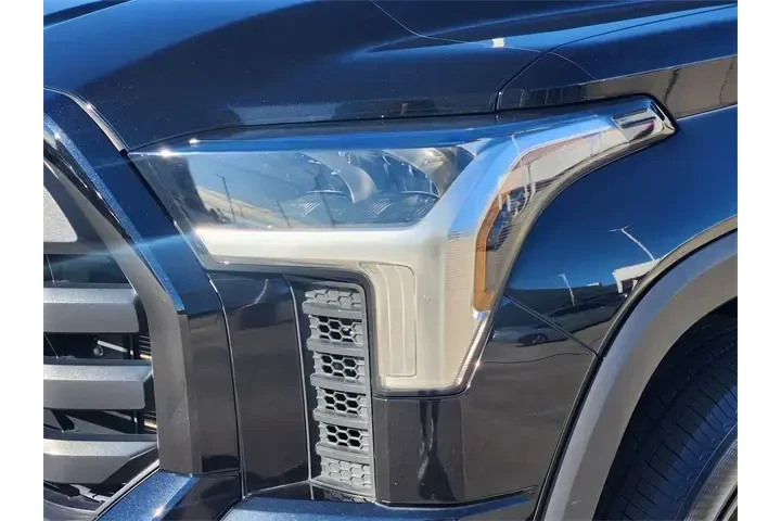 $39856 : Toyota Tundra 2023 4x4 SR5 4 image 9