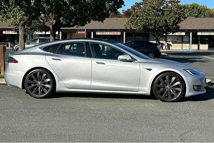 $26270 : Tesla Model S 2016 AWD 90D 4 image 7