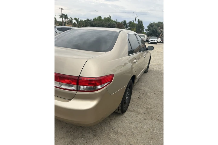 $6500 : 2005 Honda Accord LX image 5