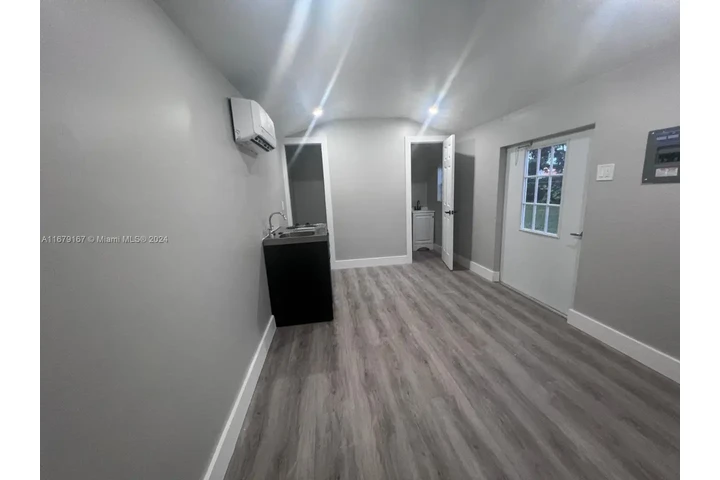 $1300 : Alquiler Residencial Miami image 3