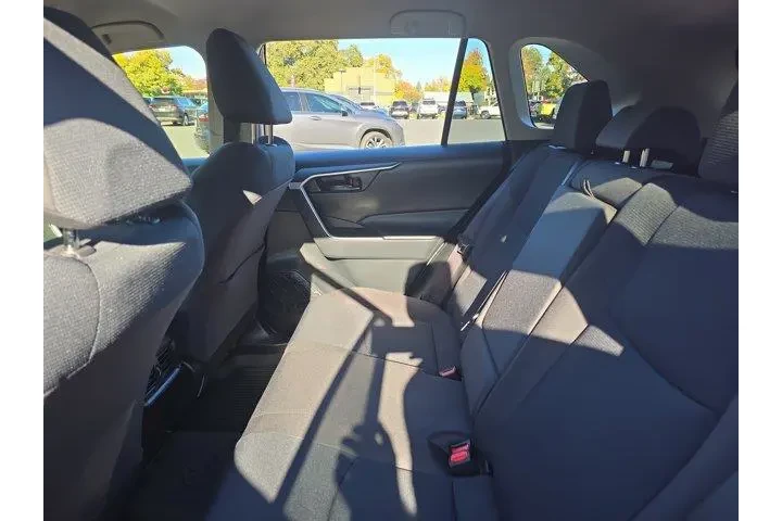 $32995 : Toyota RAV4 Hybrid 2023 AWD image 8