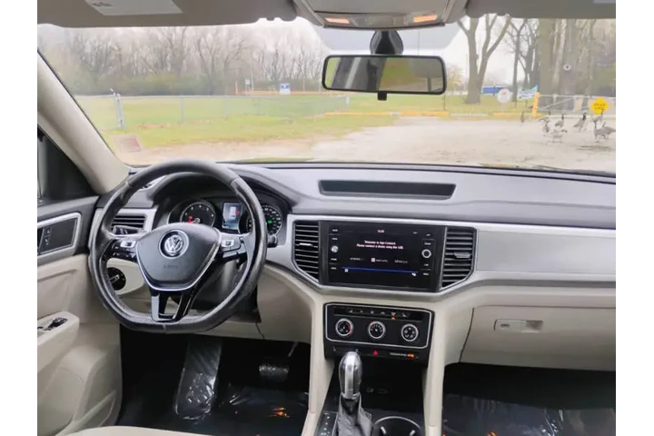 $12497 : 2018 Atlas V6 SE image 9