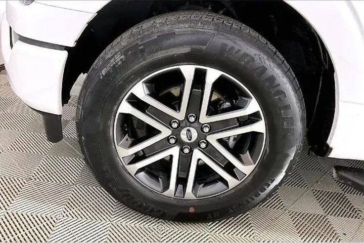 $29696 : Ford F-150 2023 4x2 XL 4dr S image 7