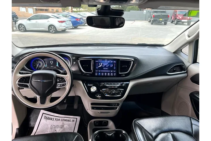 2019 Pacifica Limited image 9