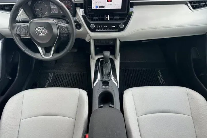 $24500 : Toyota Corolla Cross 2025 LE image 6