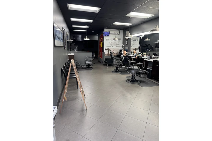 BARBER SHOP 4sale image 1