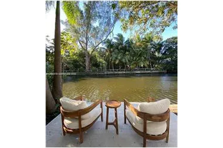 $6950 : Rental property with 3 bedro image 1