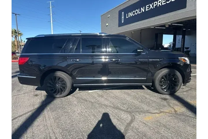 $38989 : Lincoln Navigator L 2020 4x4 image 4
