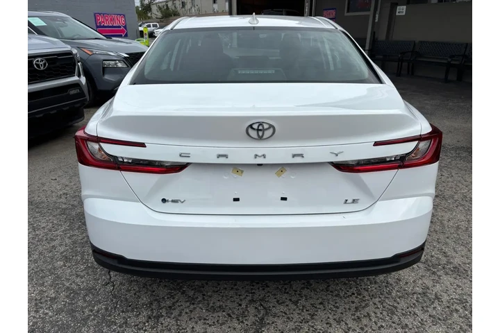 2025 Camry LE image 5