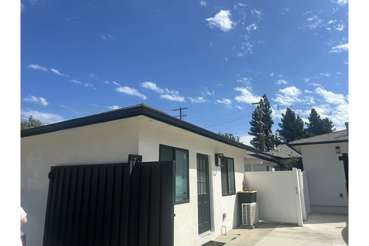 $1900 : Back house image 1