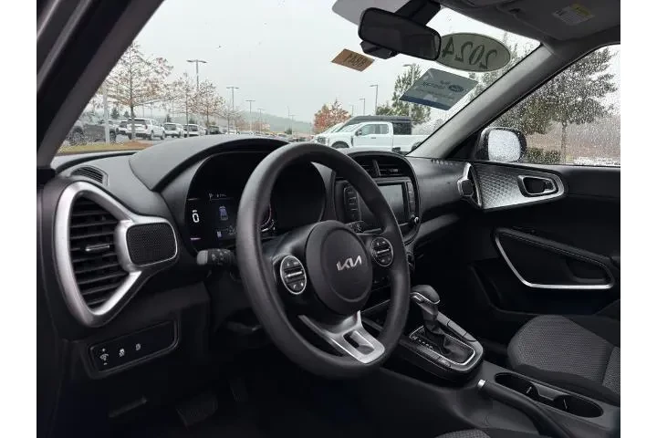 $15735 : Kia Soul 2024 S 4dr Crossove image 10