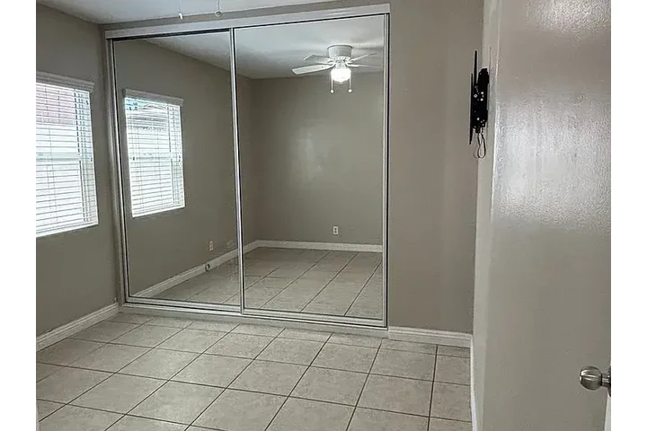 $800 : casa renovada de 2 dormitorio image 8