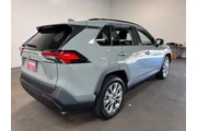$25929 : Toyota RAV4 2021 AWD XLE Pre thumbnail