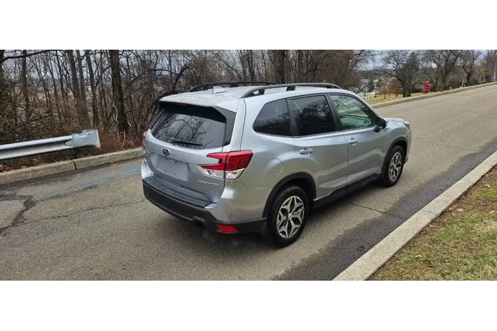 $23995 : 2023 Forester Premium image 5