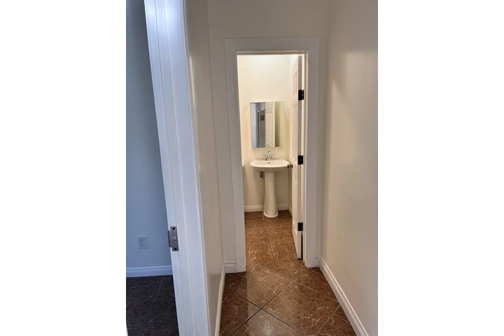 $2200 : A P-Boyle heights image 3