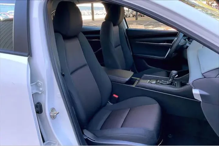 $21982 : Mazda Mazda3 Sedan 2025 2.5 image 7