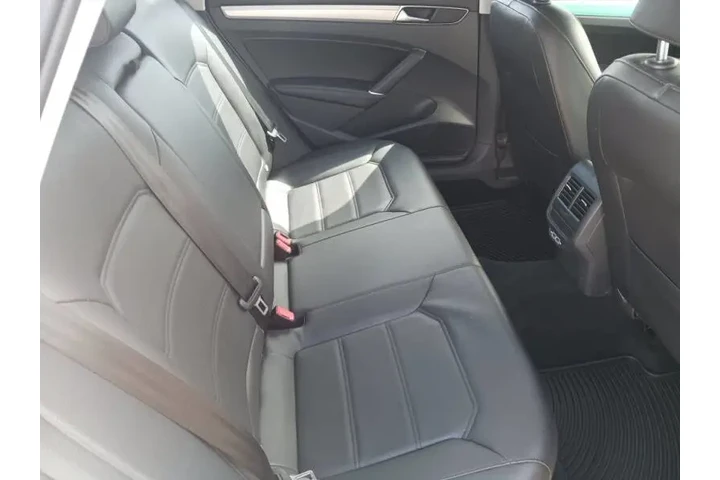$13900 : 2019 Passat Wolfsburg image 5