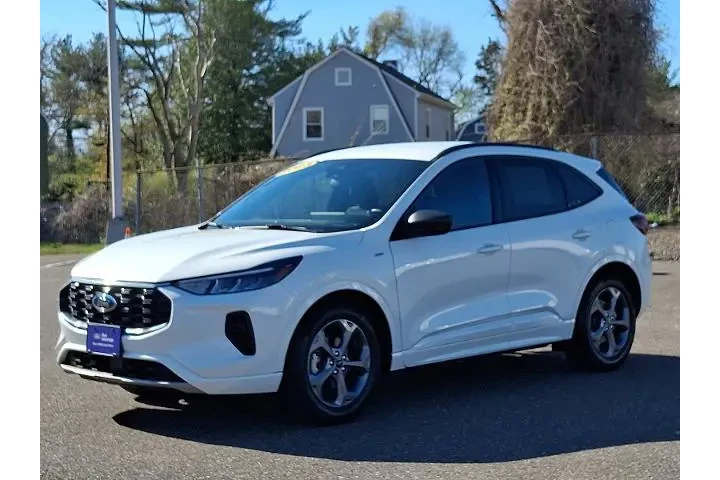 $25437 : Ford Escape 2023 ST-Line 4dr image 3