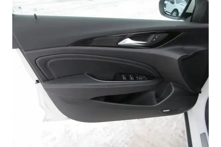 $17900 : Buick Regal Sportback 2018 E image 10