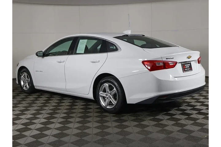 $13793 : Chevrolet Malibu 2023 LT 4dr image 7