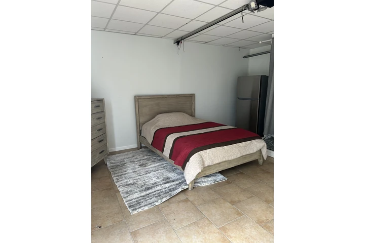 $1300 : Cuarto/estudio de renta image 5