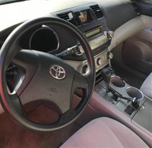 $6000 : **Highlander 2008 Toyota SUV** image 4