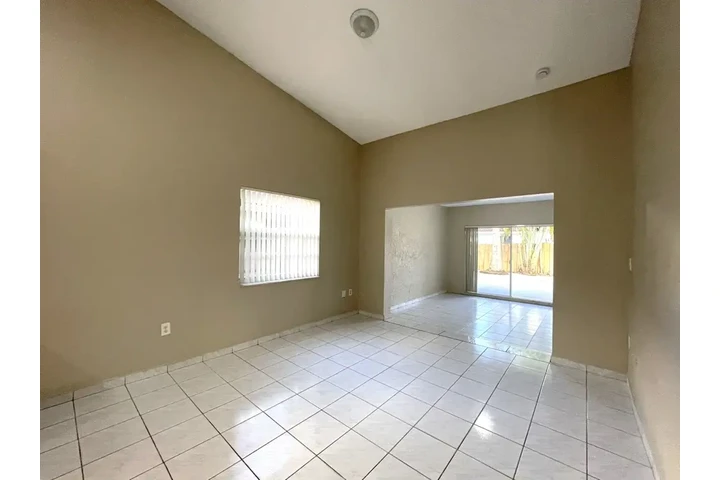 $3000 : 3 beds and 2 bath house image 4