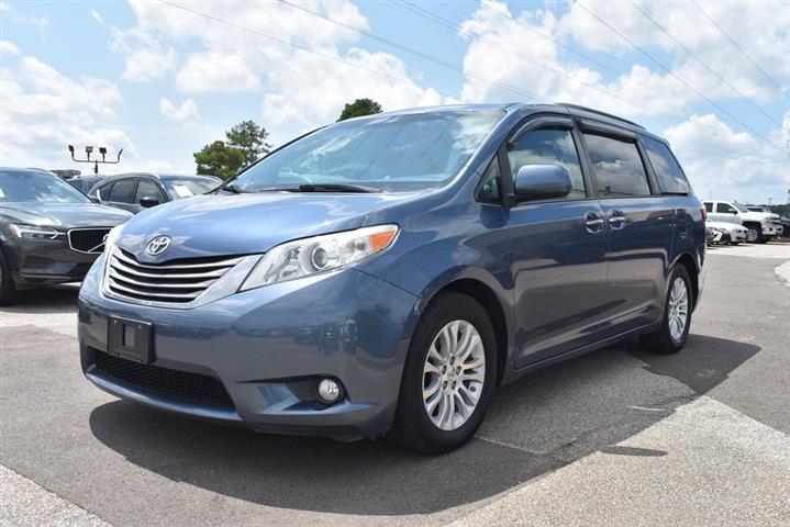 2015 Sienna XLE Premium 8-Pas image 1