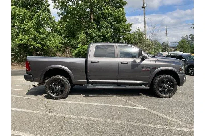 $34985 : Ram 2500 2018 4x4 Laramie 4d image 4