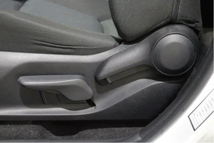 $30998 : Toyota RAV4 2024 AWD LE 4dr image 4