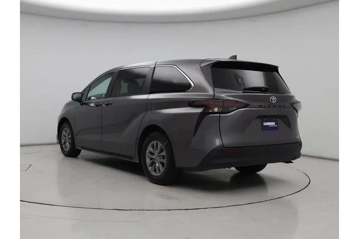 $39998 : Toyota Sienna 2024 LE 8-Pass image 2