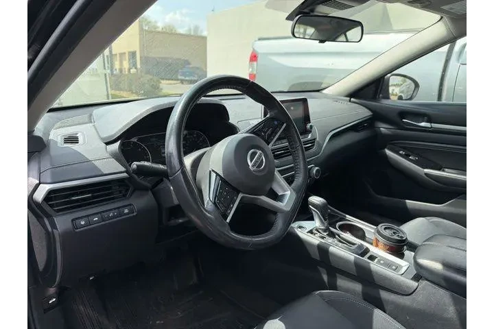 $18780 : Nissan Altima 2022 2.5 SV 4d image 5