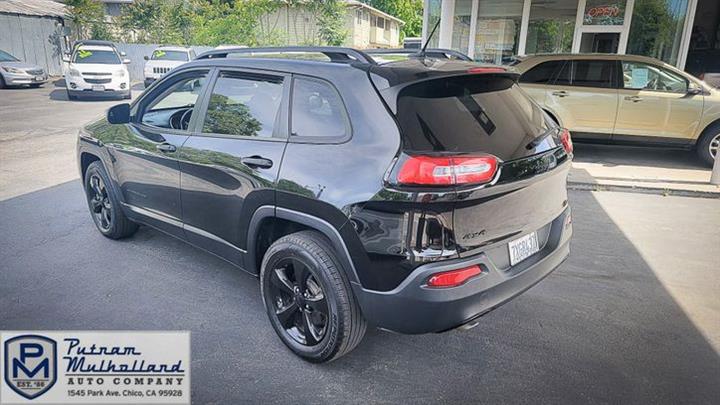 2017 Cherokee Sport Altitude image 8