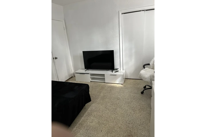 $750 : Habitación en casa de familia image 9