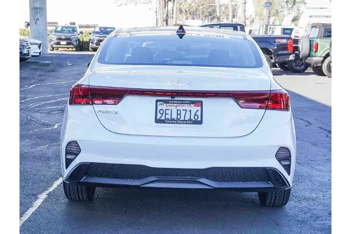 $17491 : Kia Forte 2023 LXS 4dr Sedan image 7