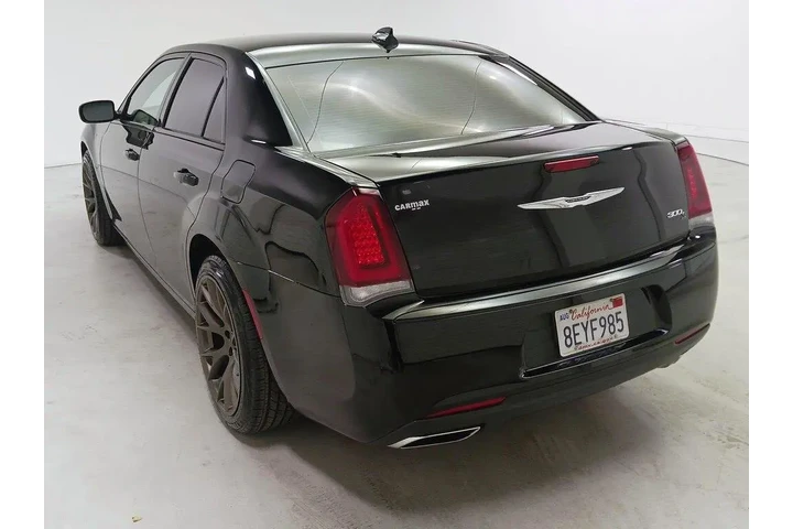$22998 : Chrysler 300 2018 S 4dr Seda image 7