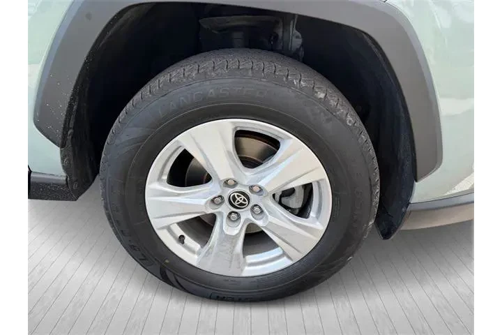$22995 : Toyota RAV4 2021 XLE 4dr SUV image 6