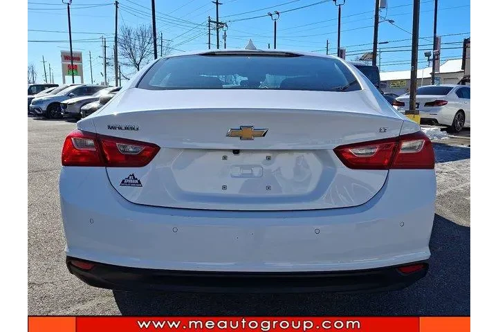 $18432 : Chevrolet Malibu 2024 LT 4dr image 4