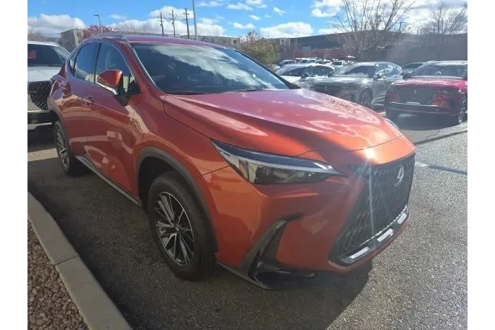 $34086 : Lexus NX 250 2022 AWD 4dr Cr image 3