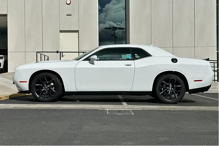 $24900 : Dodge Challenger 2023 SXT 2d image 6