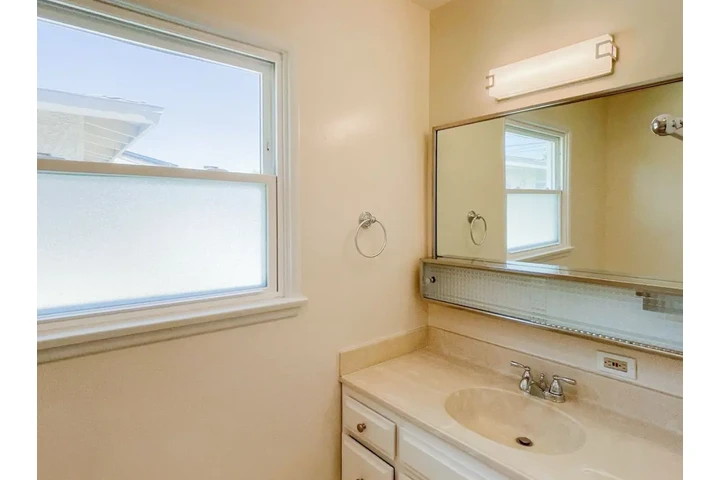 $2000 : 2 Bedroom House in South LA image 9