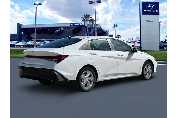 $18701 : Hyundai ELANTRA 2024 SE 4dr image 8
