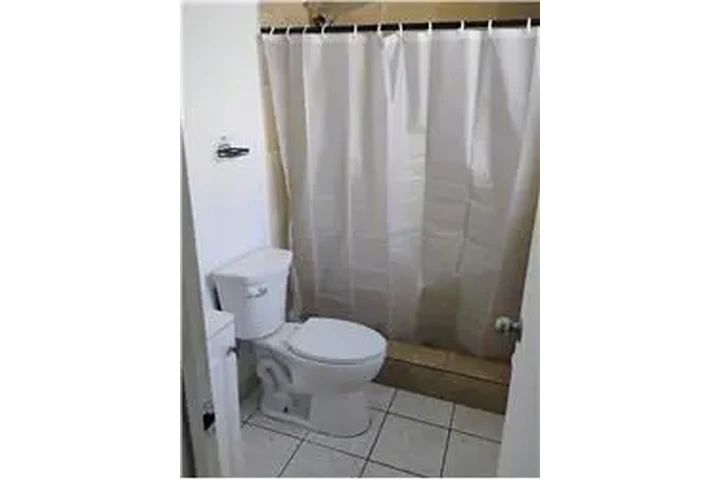 $2500 : Rental property with 3 bedro image 6