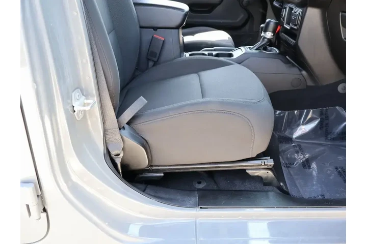 $25397 : Jeep Wrangler Unlimited 2022 image 10