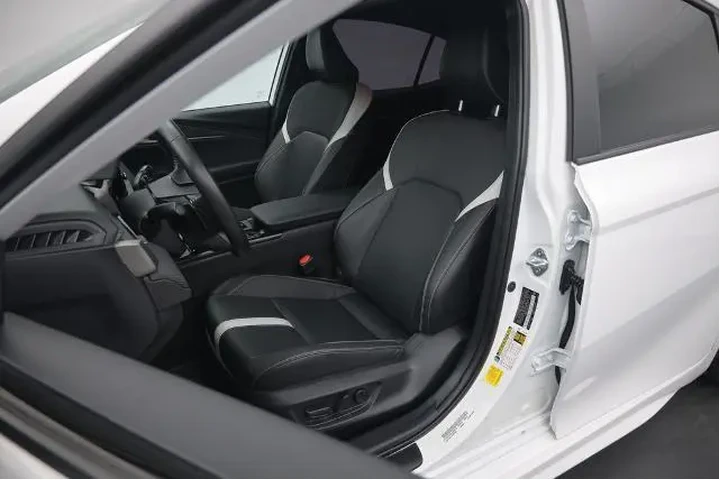 $26458 : Toyota Camry 2025 SE 4dr Sed image 9